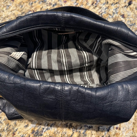 Adrienne Vittadini Large Black Textured Leather Hobo Satchel Shoulder Bag Slouch - Picture 6 of 8